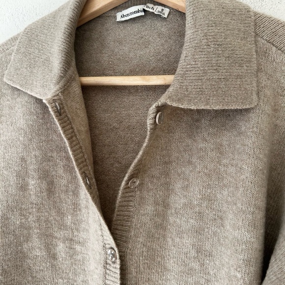 Abercrombie & Fitch Small Tan Knit Button Up Collared Cardigan Sweater - Picture 4 of 6